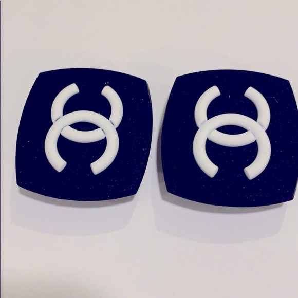 FREE WITH BUNDLE ๐ 2 pieces free w bundle - Picture 1 of 2